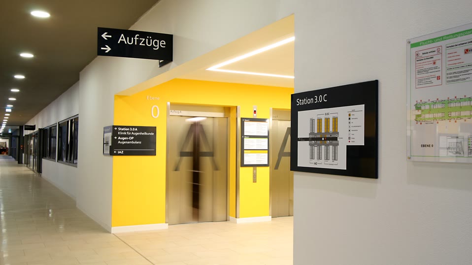 Klinikum Brandenburg — Leit- und Beschilderungssystem